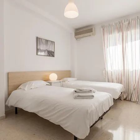 Triana With Free Parking Appartement *